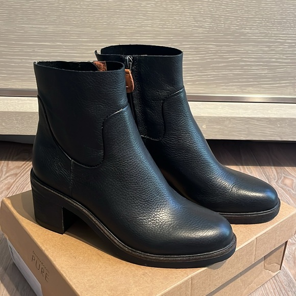 GENTLE SOULS BLACK LEATHER BOOTIE